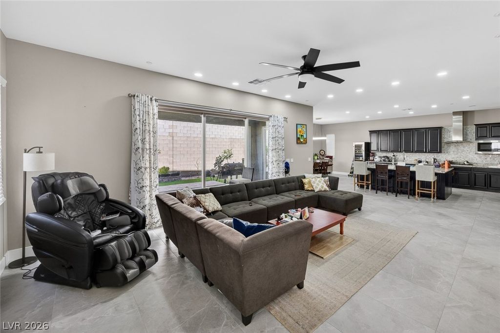 Image 6 of property listing at 782 Glistening Light Court, Henderson, NV 89052