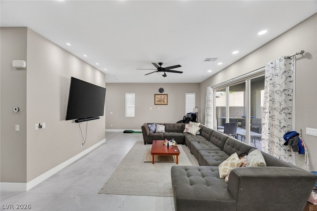Image 9 of property listing at 782 Glistening Light Court, Henderson, NV 89052