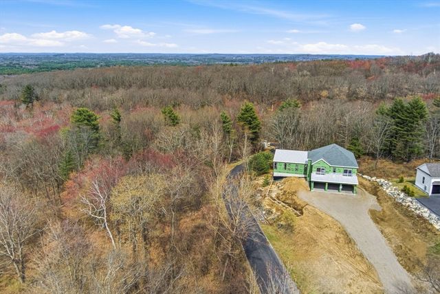 135 Nobscot Drive, Framingham, MA 01701