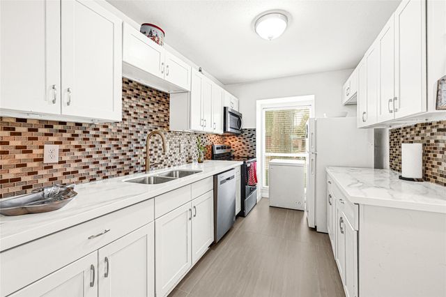 2025 Winrock Boulevard 165, Houston, TX 77057