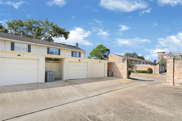 2025 Winrock Boulevard 165, Houston, TX 77057
