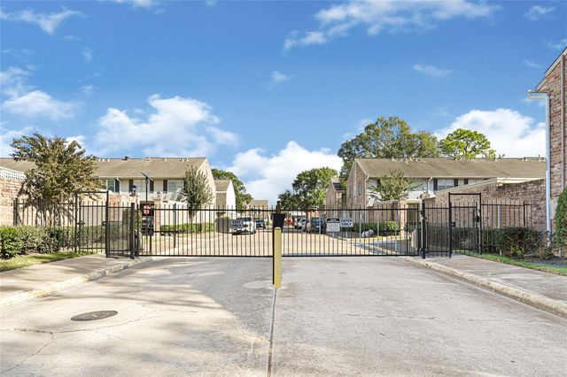 2025 Winrock Boulevard 165, Houston, TX 77057