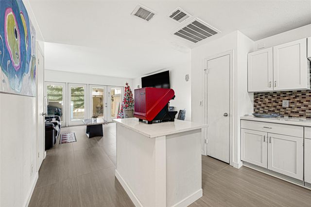 2025 Winrock Boulevard 165, Houston, TX 77057