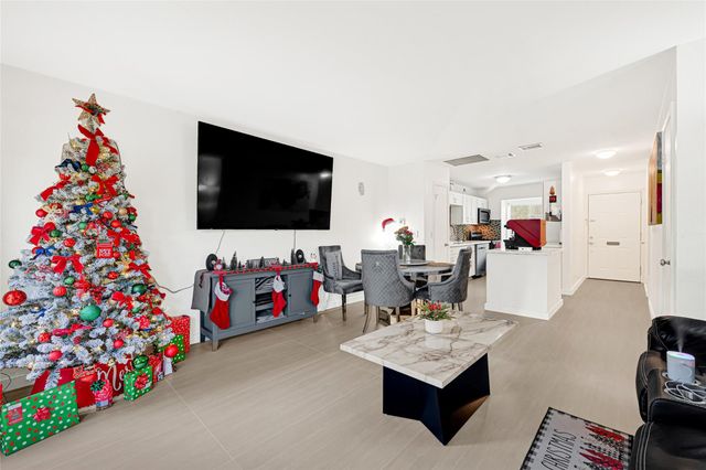 2025 Winrock Boulevard 165, Houston, TX 77057