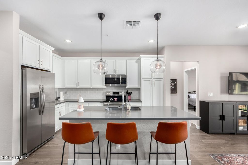 155 N LAKEVIEW Boulevard 260, Chandler, AZ 85225