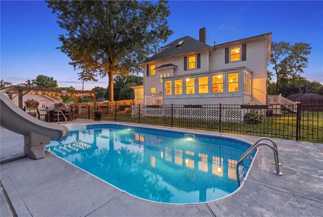 601 NE Douglas Street, Lee's Summit, MO 64063
