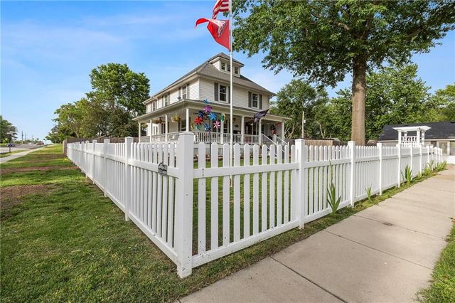601 NE Douglas Street, Lee's Summit, MO 64063