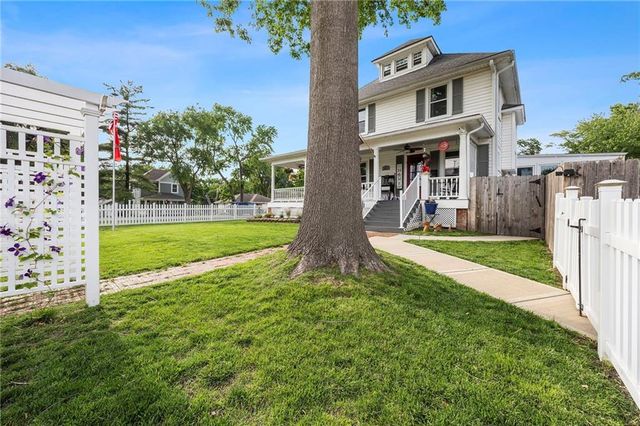 601 NE Douglas Street, Lee's Summit, MO 64063