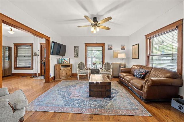 601 NE Douglas Street, Lee's Summit, MO 64063
