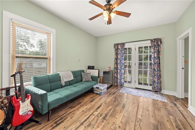 601 NE Douglas Street, Lee's Summit, MO 64063