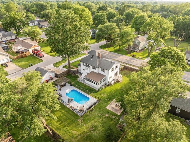 601 NE Douglas Street, Lee's Summit, MO 64063