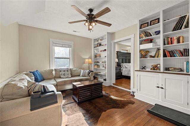 601 NE Douglas Street, Lee's Summit, MO 64063