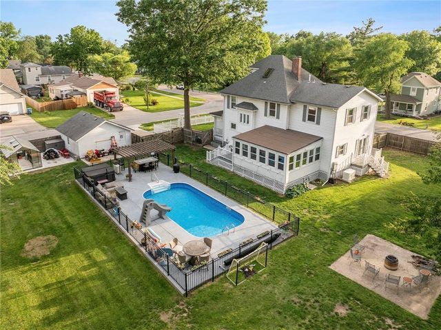 601 NE Douglas Street, Lee's Summit, MO 64063