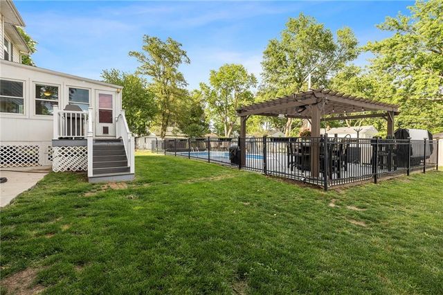 601 NE Douglas Street, Lee's Summit, MO 64063