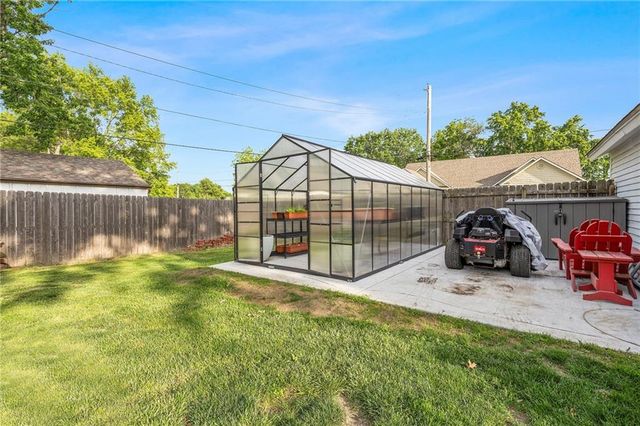 601 NE Douglas Street, Lee's Summit, MO 64063