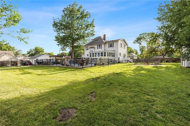 601 NE Douglas Street, Lee's Summit, MO 64063