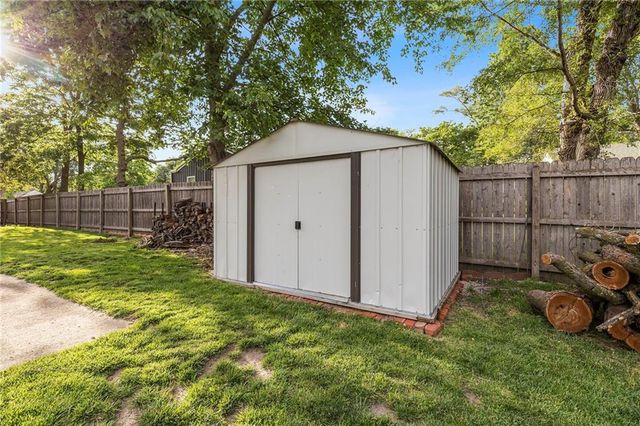 601 NE Douglas Street, Lee's Summit, MO 64063