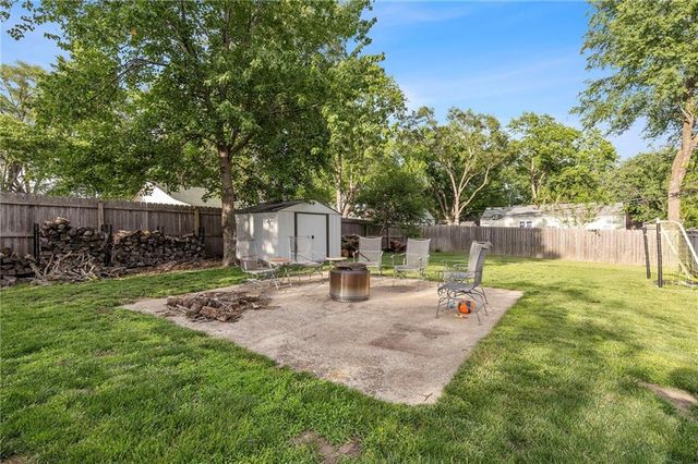 601 NE Douglas Street, Lee's Summit, MO 64063