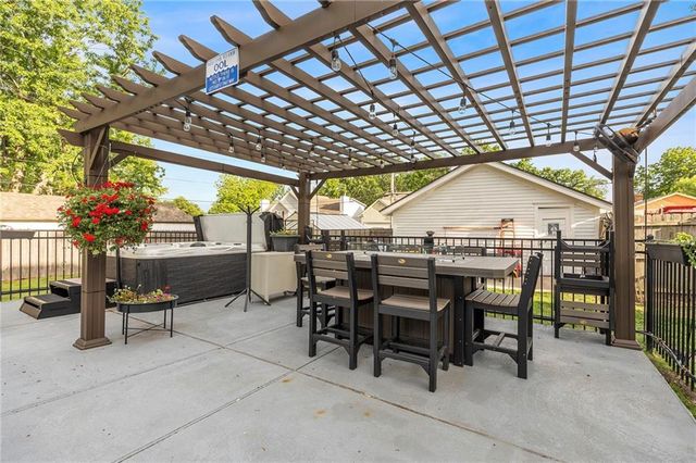 601 NE Douglas Street, Lee's Summit, MO 64063
