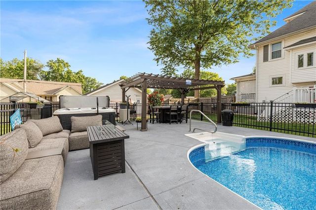 601 NE Douglas Street, Lee's Summit, MO 64063