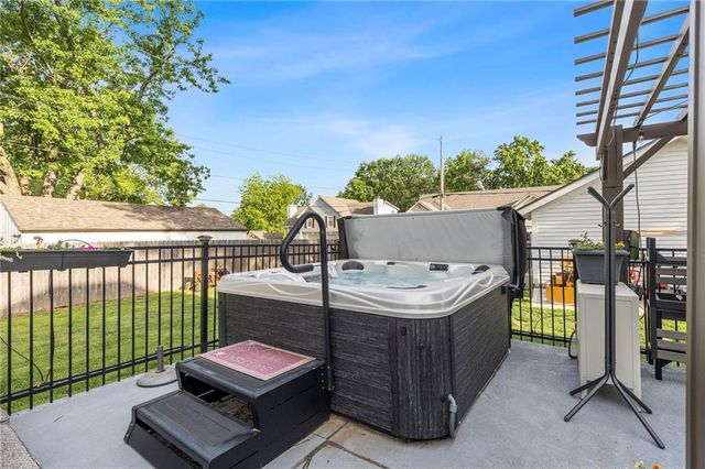 601 NE Douglas Street, Lee's Summit, MO 64063