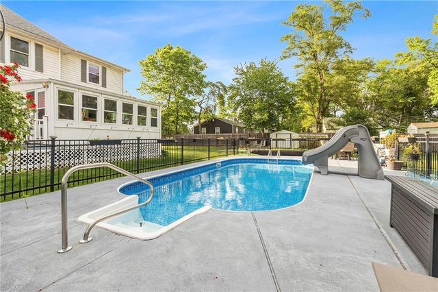 601 NE Douglas Street, Lee's Summit, MO 64063