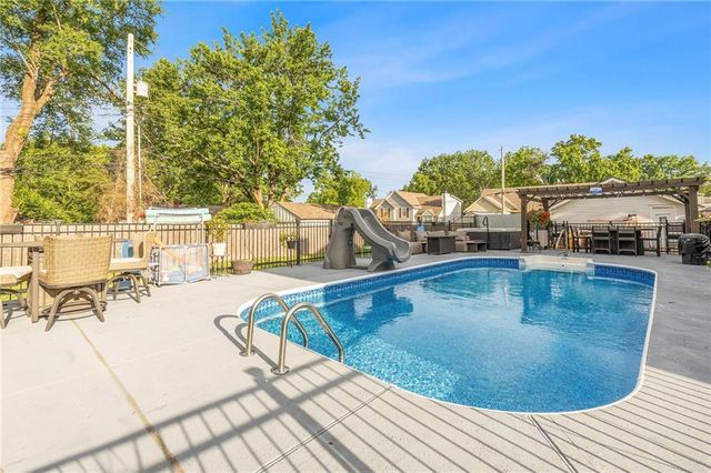 601 NE Douglas Street, Lee's Summit, MO 64063
