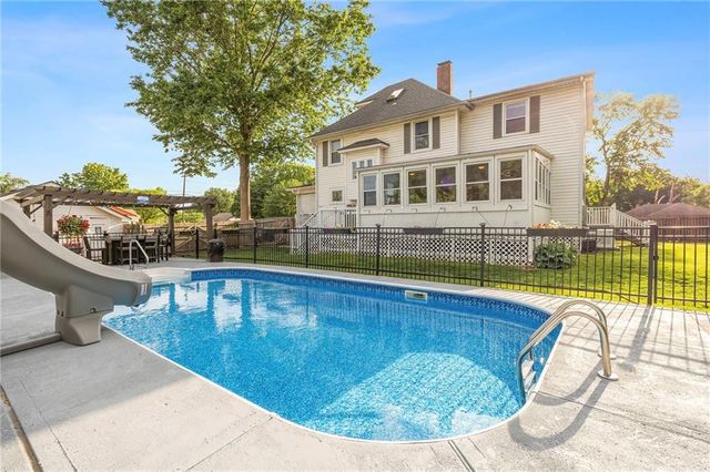 601 NE Douglas Street, Lee's Summit, MO 64063