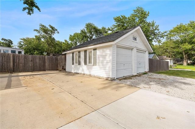 601 NE Douglas Street, Lee's Summit, MO 64063