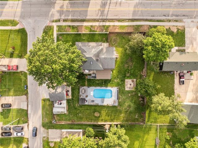 601 NE Douglas Street, Lee's Summit, MO 64063