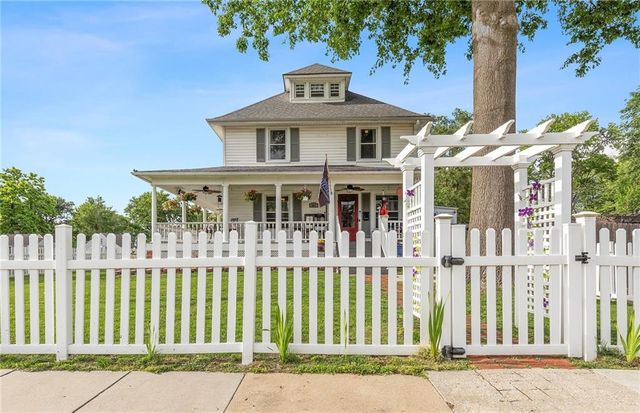 601 NE Douglas Street, Lee's Summit, MO 64063