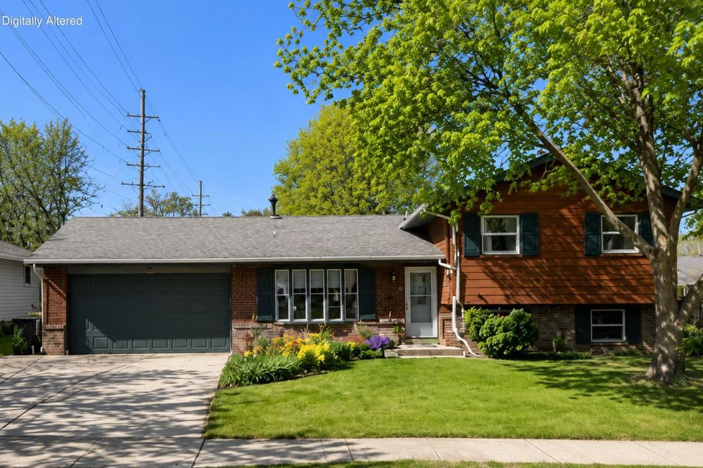 2118 Canary STREET, West Bend, WI 53090