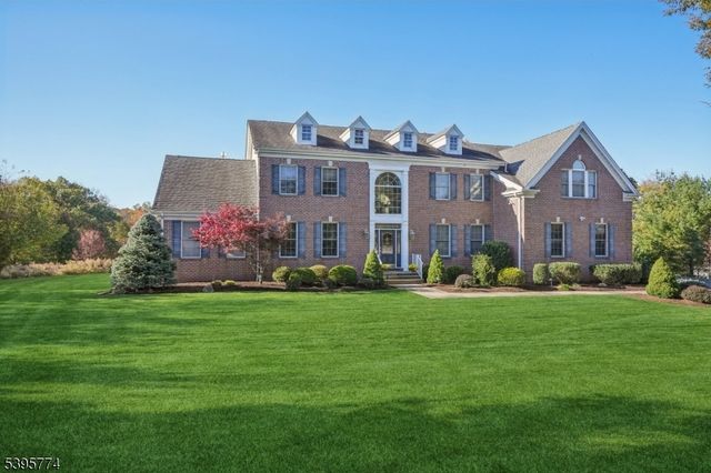 8 Arbor Rd, North Caldwell Boro, NJ 07006