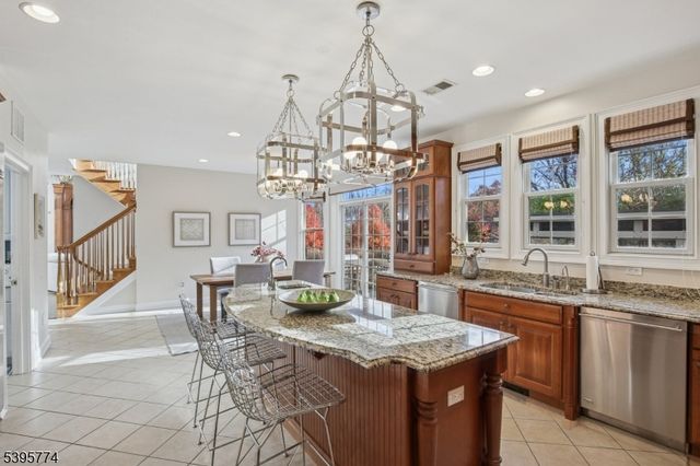 8 Arbor Rd, North Caldwell Boro, NJ 07006