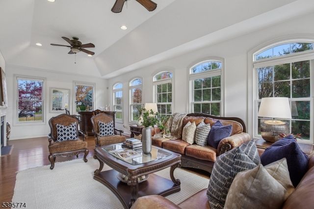 8 Arbor Rd, North Caldwell Boro, NJ 07006