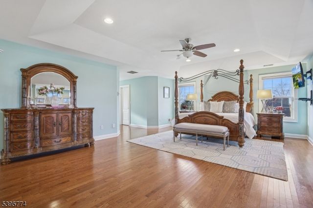 8 Arbor Rd, North Caldwell Boro, NJ 07006