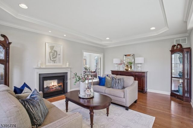 8 Arbor Rd, North Caldwell Boro, NJ 07006