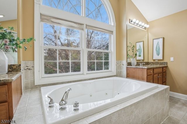 8 Arbor Rd, North Caldwell Boro, NJ 07006