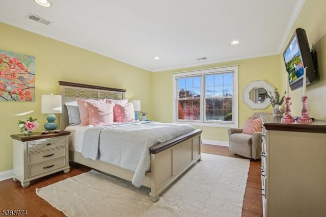 8 Arbor Rd, North Caldwell Boro, NJ 07006