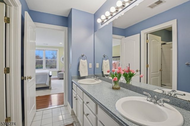 8 Arbor Rd, North Caldwell Boro, NJ 07006