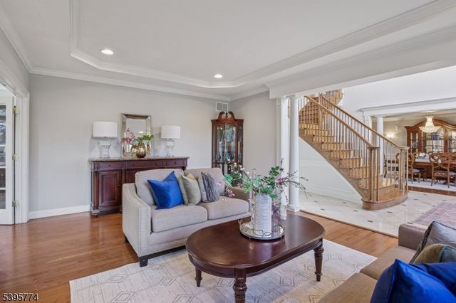 8 Arbor Rd, North Caldwell Boro, NJ 07006