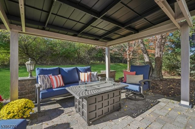 8 Arbor Rd, North Caldwell Boro, NJ 07006