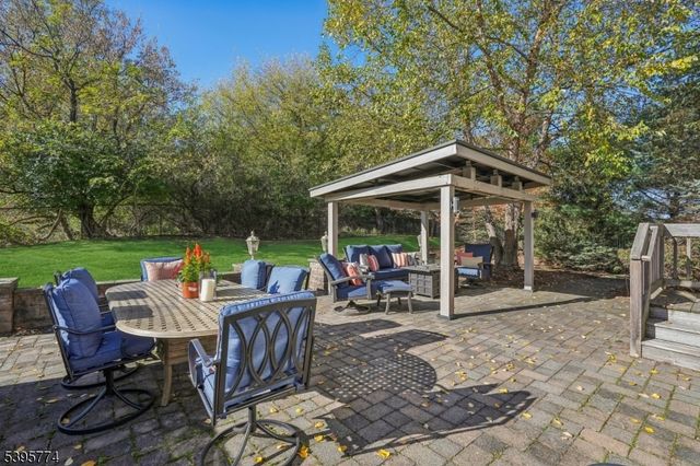 8 Arbor Rd, North Caldwell Boro, NJ 07006