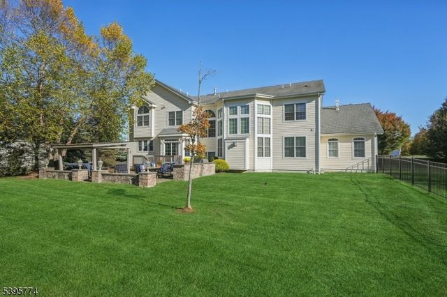 8 Arbor Rd, North Caldwell Boro, NJ 07006