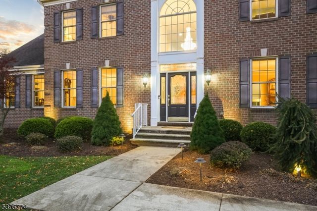 8 Arbor Rd, North Caldwell Boro, NJ 07006