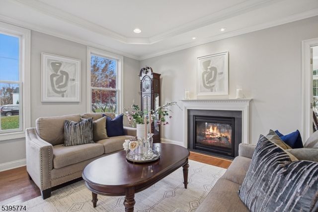 8 Arbor Rd, North Caldwell Boro, NJ 07006