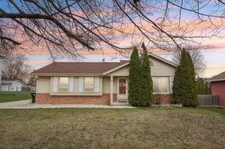400 E Drexel AVENUE, Oak Creek, WI 53154