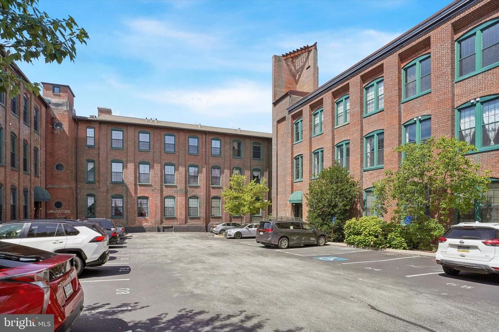 200 LINCOLN AVE #111, PHOENIXVILLE, PA 19460 — exterior