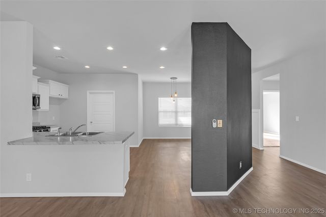 7413 E 158th Street S, Bixby, OK 74008