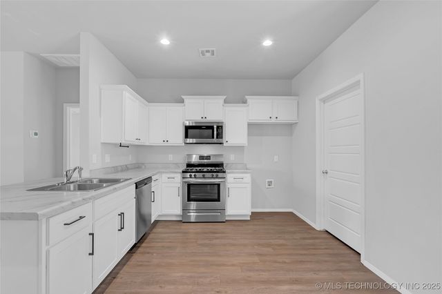 7413 E 158th Street S, Bixby, OK 74008